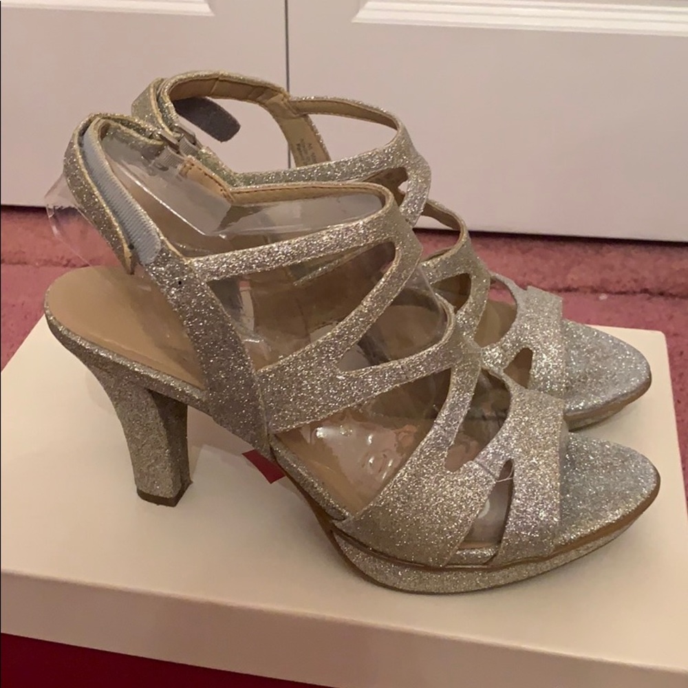 silver heels - Picture 3 of 5